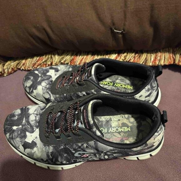 Sketchers Memory Foam Sli-on Comfort Walking Work Wear Size 7 1/2 - Picture 4 of 4